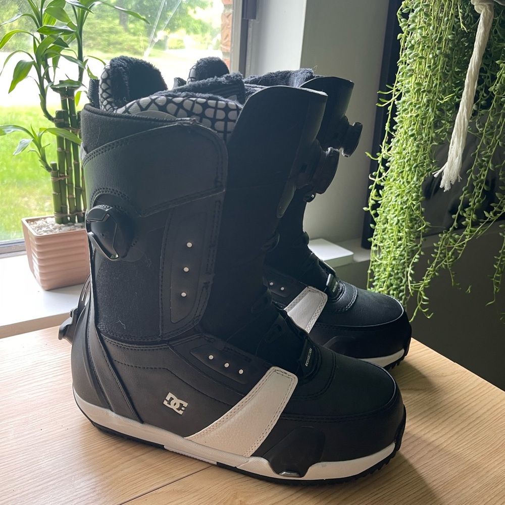 Womens size 10 Step On DC Snowboard Boots - Picture 3 of 4